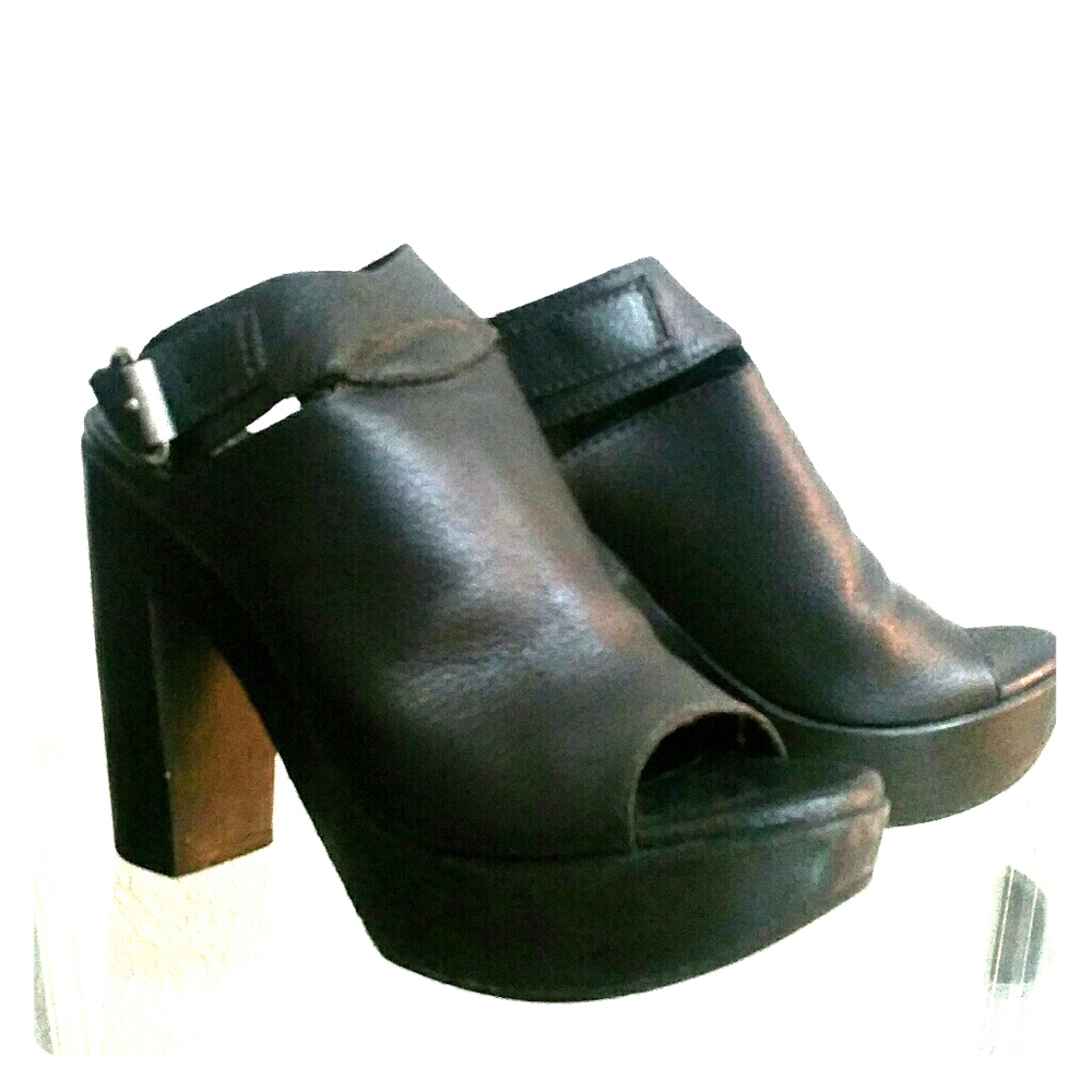 Vera Wang leather shoes